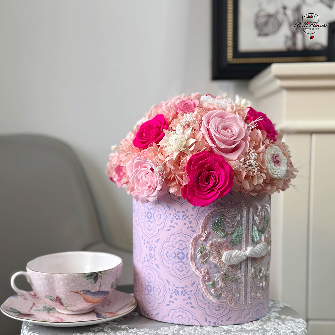preserved rose & hydrangeas in round box