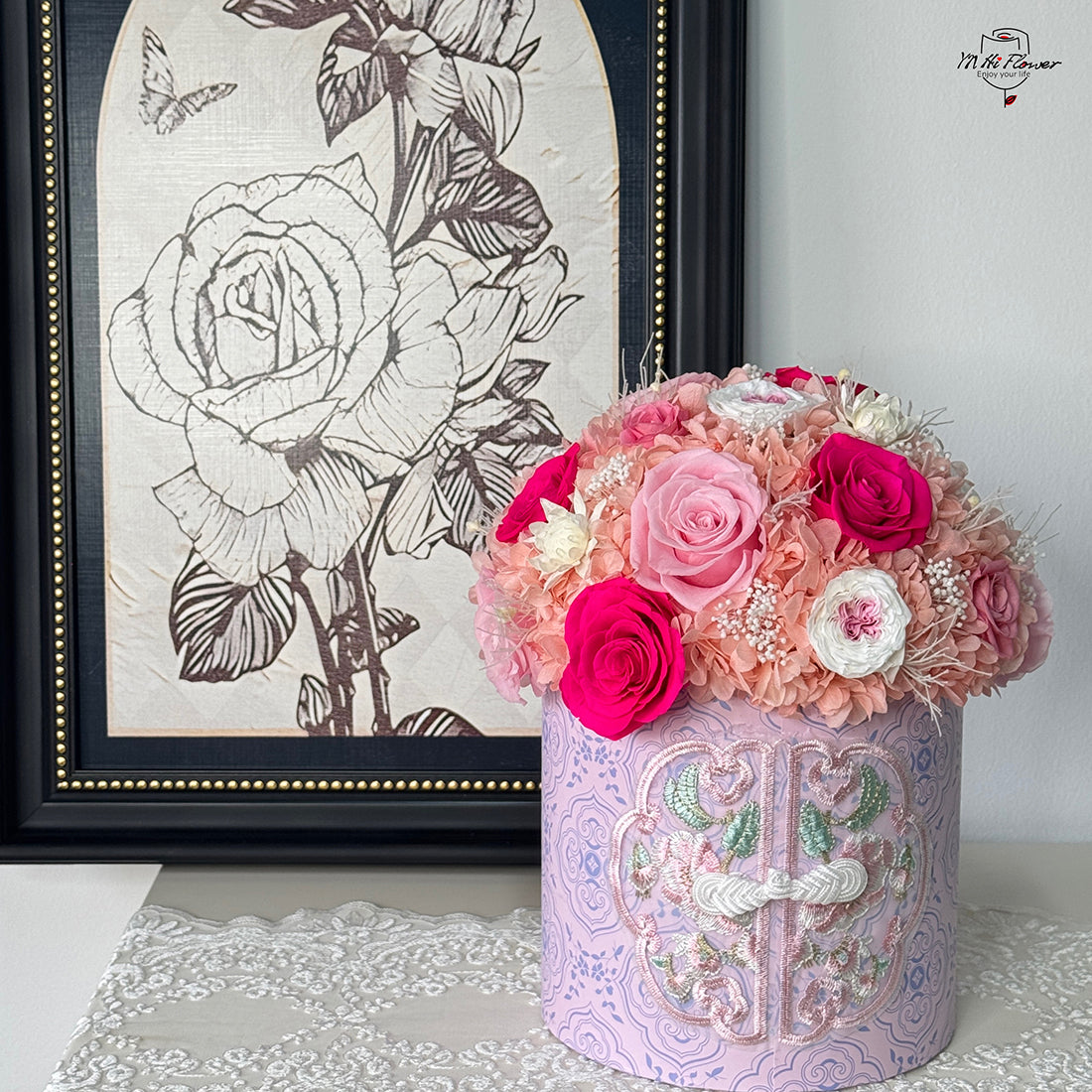 preserved rose & hydrangeas in round box