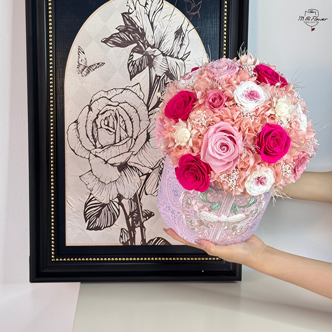 preserved rose & hydrangeas in round box